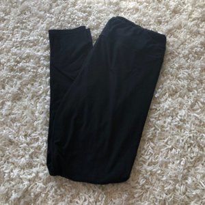 LuLaRoe Tall & Curvy BLACK Leggings!